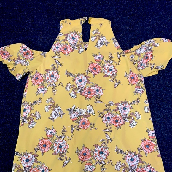 Yellow off the shoulder Sundress - Picture 3 of 3